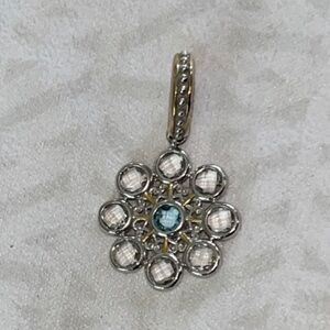 Gems En Vogue snowflake charm